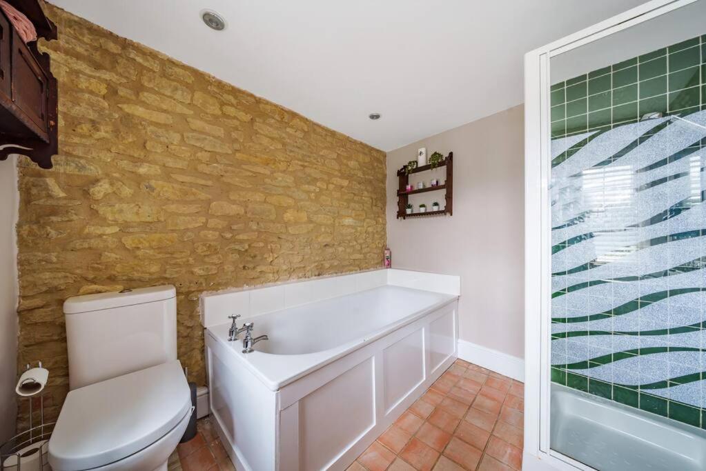 Fox Cottage, Within 5 Min Walk Of Bicester Village Exterior foto