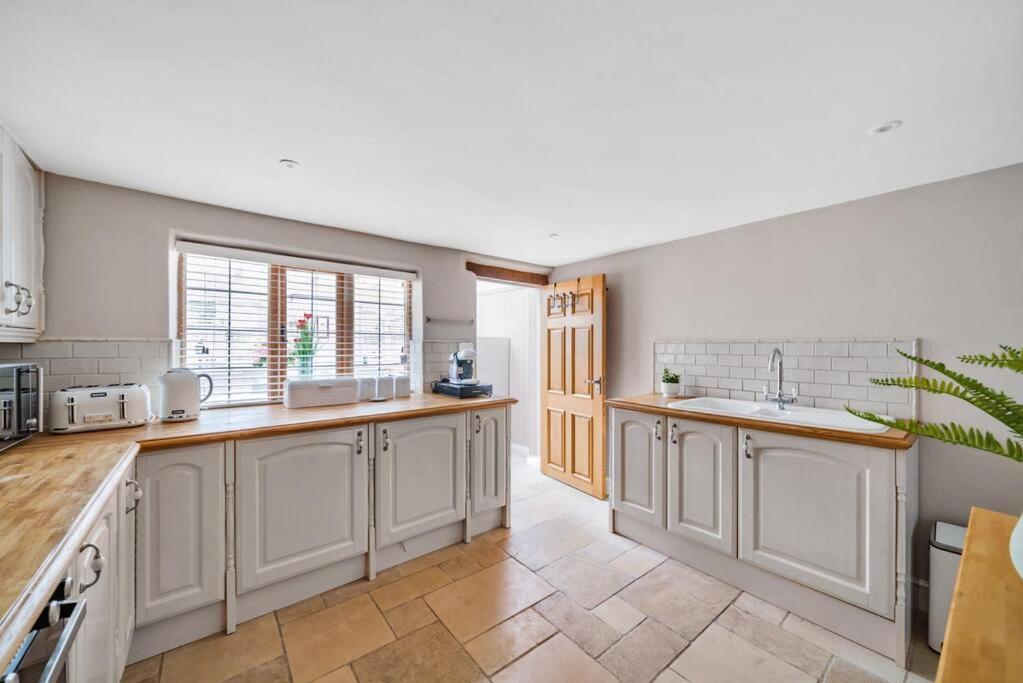 Fox Cottage, Within 5 Min Walk Of Bicester Village Exterior foto